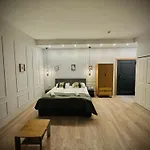 Private And Elegant Studio In Residential Vienna