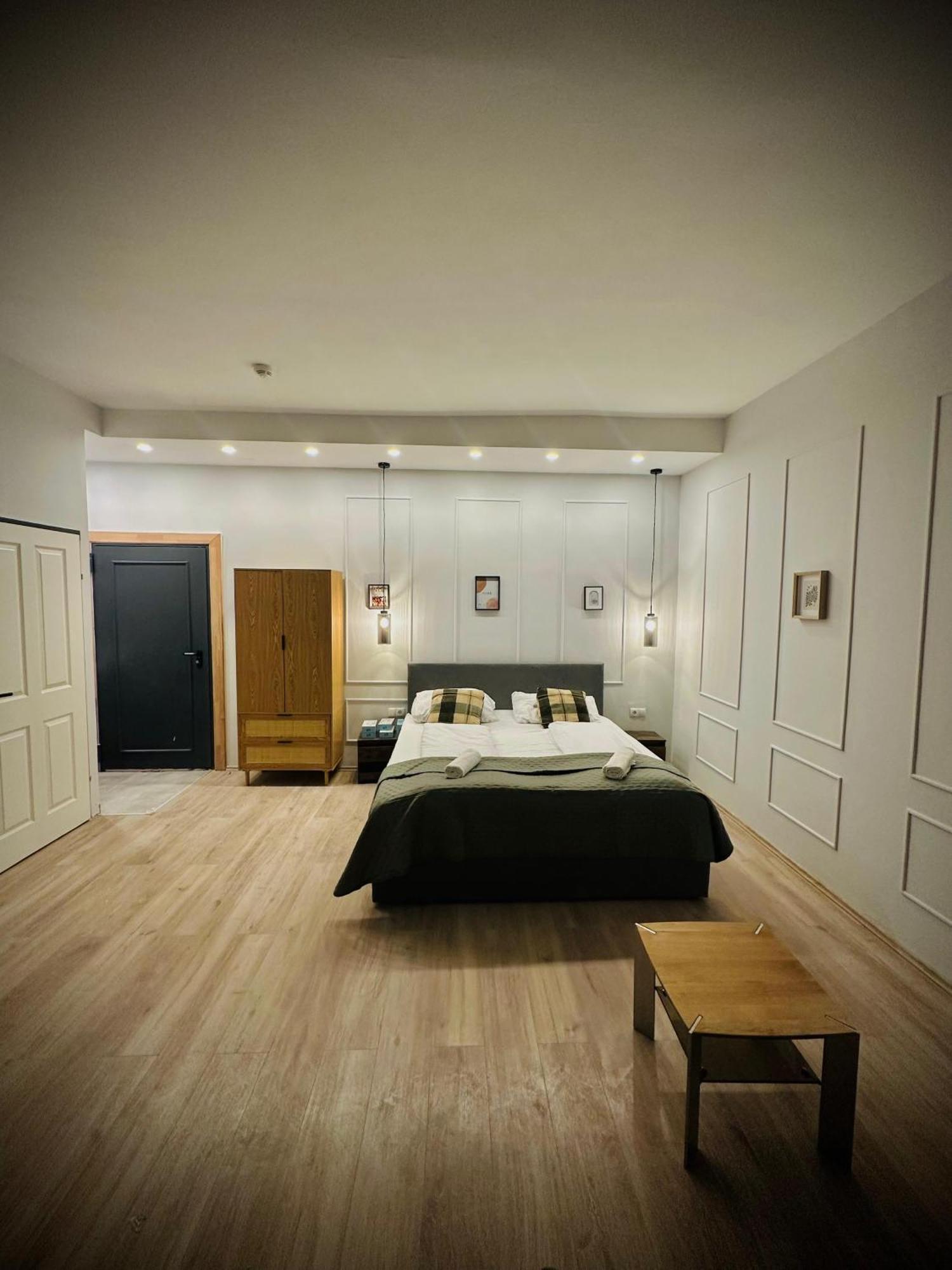 Private And Elegant In Residential Apartment Wien