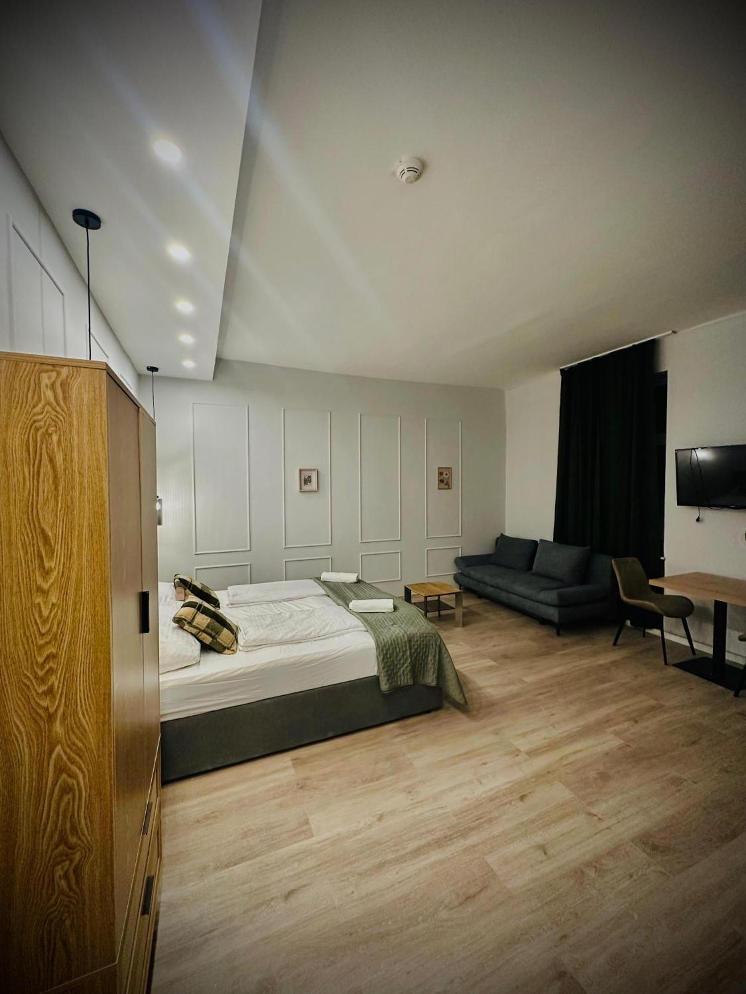 Private And Elegant In Residential Apartment *